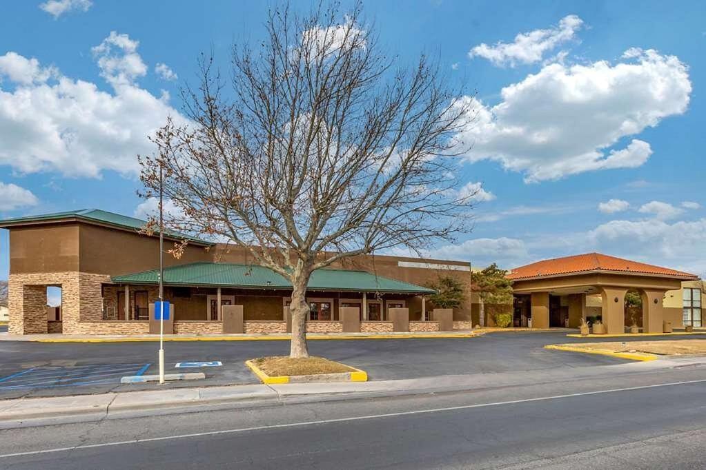 Clarion Inn & Suites, רוזוול מראה חיצוני תמונה
