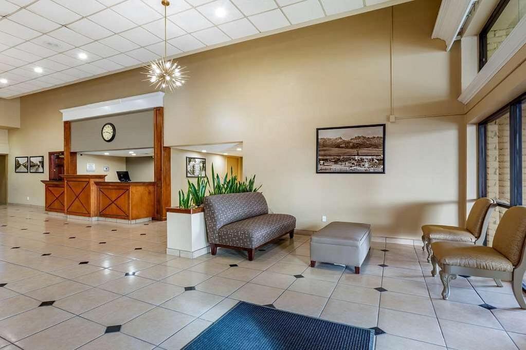 Clarion Inn & Suites, רוזוול מראה חיצוני תמונה
