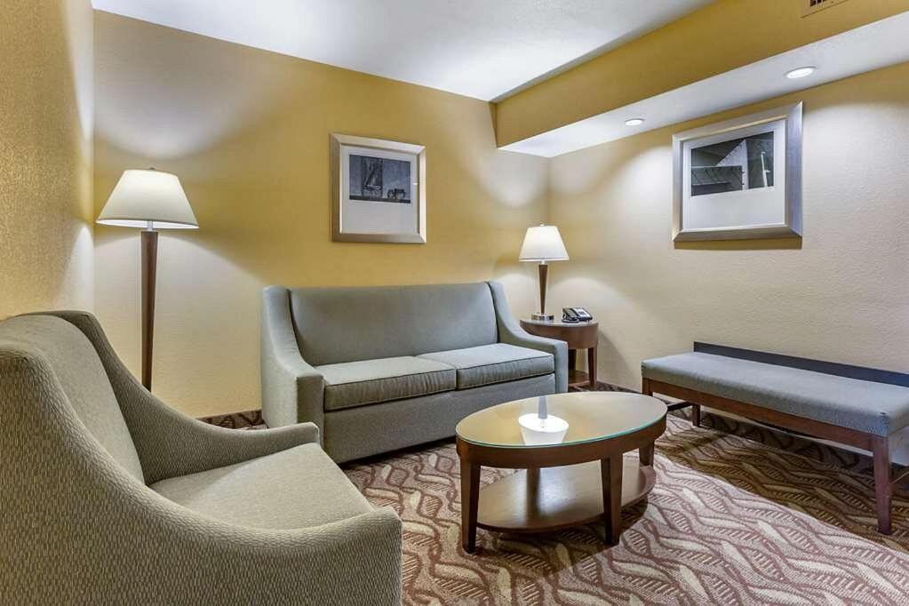 Clarion Inn & Suites, רוזוול מראה חיצוני תמונה